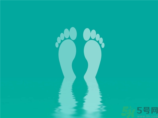 腳拇指外翻遺傳嗎？腳拇指外翻怎么矯正？