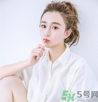 皮膚不白的人染什么顏色的頭發(fā)？頭發(fā)顏色怎么選擇？