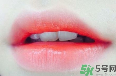 口紅怎么選適合自己的？口紅怎么涂好看？