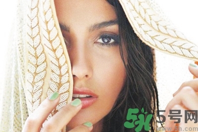 夏天曬黑了多久恢復(fù)？夏天曬黑了怎么白回來？