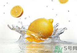 用檸檬水洗臉好嗎？怎么用檸檬水洗臉