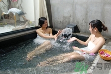 泡溫泉要準備什么？泡溫泉要自帶拖鞋嗎？