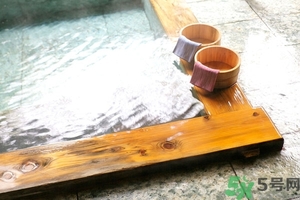 泡溫泉可以戴隱形眼鏡嗎？泡溫泉帶隱形眼鏡可以嗎？