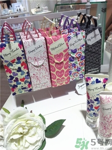 jill stuart幸福臻言護(hù)手霜多少錢?jill stuart幸福臻言護(hù)手霜專柜價(jià)格 jill stuart幸福臻言護(hù)手霜多少錢?jill stuart幸福臻言護(hù)手霜專柜價(jià)格