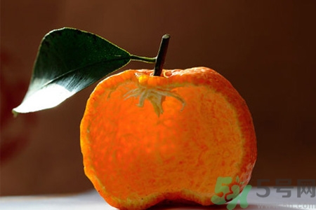 橘子皮的營養(yǎng)價值 橘子皮的功效與作用 橘子皮的營養(yǎng)價值 橘子皮的功效與作用