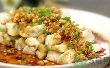 白茄子好還是紫茄子好?白茄子和紫茄子的區(qū)別 白茄子好還是紫茄子好?白茄子和紫茄子的區(qū)別