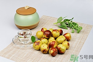 吃完冬棗能喝水嗎?吃完冬棗喝水對(duì)身體好嗎 吃完冬棗能喝水嗎?吃完冬棗喝水對(duì)身體好嗎