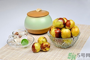 吃完冬棗能喝水嗎?吃完冬棗喝水對(duì)身體好嗎 吃完冬棗能喝水嗎?吃完冬棗喝水對(duì)身體好嗎