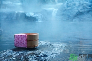 泡溫泉可以戴隱形眼鏡嗎？泡溫泉帶隱形眼鏡可以嗎？