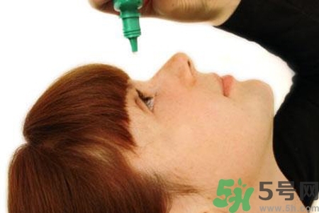 眼睛干澀看東西模糊用什么眼藥水？