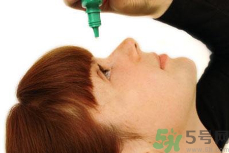 眼睛干澀是什么原因？眼睛干澀用什么眼藥水？