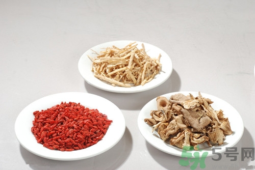 黃芪和枸杞能不能一起泡水喝?黃芪和枸杞泡水喝有什么作用 黃芪和枸杞能不能一起泡水喝?黃芪和枸杞泡水喝有什么作用