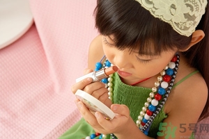 潤(rùn)唇膏可以增長(zhǎng)睫毛嗎?潤(rùn)唇膏可以涂睫毛嗎? 潤(rùn)唇膏可以增長(zhǎng)睫毛嗎?潤(rùn)唇膏可以涂睫毛嗎?