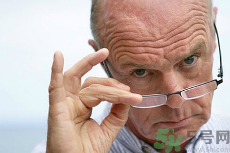 眼睛視力模糊是怎么回事？眼睛視力模糊是怎么辦？