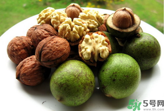 新鮮核桃吃多了會怎么樣？新鮮核桃吃多了會上火嗎？