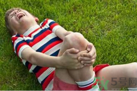 小孩膝蓋疼怎么回事？小孩膝蓋疼怎么辦？