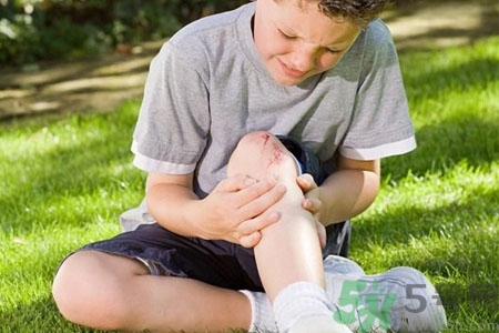 小孩膝蓋疼怎么回事？小孩膝蓋疼怎么辦？