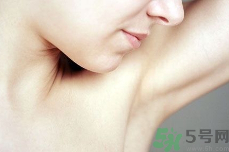 女生幾歲腋下開始長毛？腋毛有什么作用？