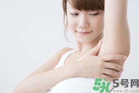 腋毛為什么會變色？腋毛上有白色附著物怎么回事？