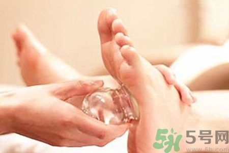 腳底可以拔罐嗎？腳底拔火罐有什么好處？