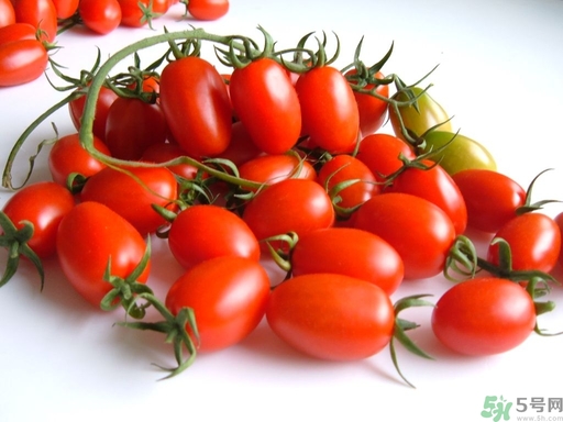 櫻桃番茄的功效與作用 櫻桃番茄的營養(yǎng)價值 櫻桃番茄的功效與作用 櫻桃番茄的營養(yǎng)價值