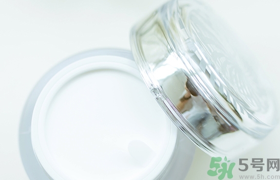 懶人霜和素顏霜一樣嗎?懶人霜和素顏霜的區(qū)別 懶人霜和素顏霜一樣嗎?懶人霜和素顏霜的區(qū)別