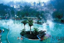 泡溫泉可以穿沙灘褲嗎？泡溫泉要穿游泳褲嗎？