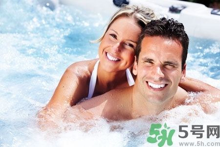 泡溫泉可以帶金戒指嗎？泡溫泉可以帶金首飾嗎？