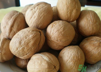 干核桃怎么去皮？干核桃怎么去殼？