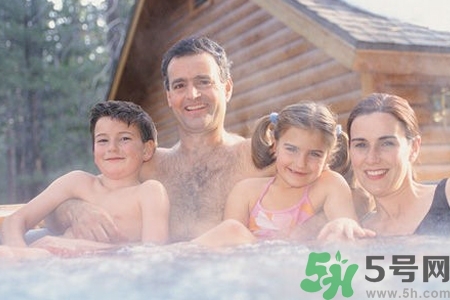 小孩可以泡溫泉嗎？多大的小孩可以泡溫泉？