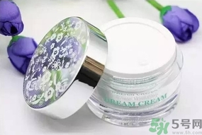 素顏霜和妝前乳的區(qū)別 素顏霜和妝前乳的順序 素顏霜和妝前乳的區(qū)別 素顏霜和妝前乳的順序