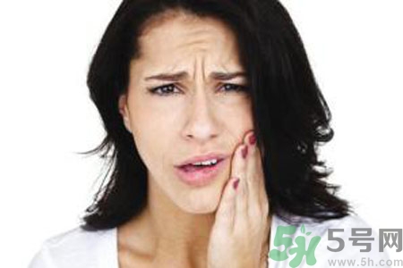 懷孕口腔潰瘍?cè)趺椿厥拢繎言锌谇粷冊(cè)趺崔k？