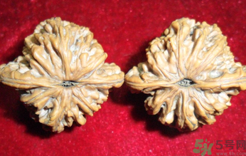 核桃發(fā)霉能吃嗎？發(fā)霉的核桃能吃嗎？