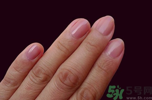 指甲上有豎紋是怎么回事?指甲上有豎紋吃什么好 指甲上有豎紋是怎么回事?指甲上有豎紋吃什么好