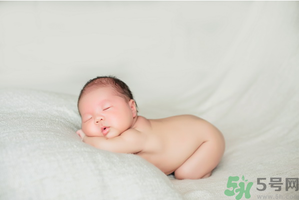 秋天寶寶蓋什么睡覺？秋天蓋什么被子好？