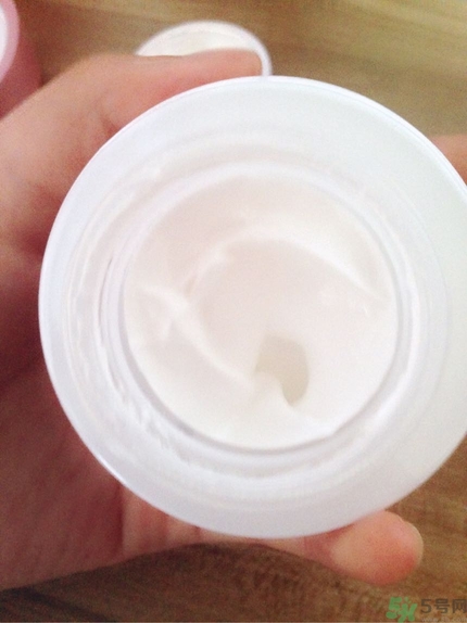 相宜本草紅石榴素顏霜多少錢(qián)? 相宜本草紅石榴素顏霜多少錢(qián)?