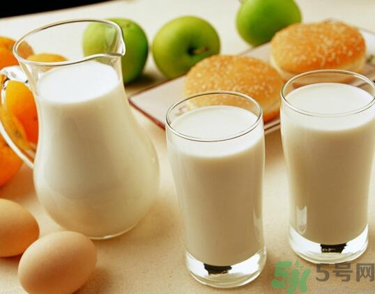 羊奶粉好還是牛奶粉好？羊奶粉排行榜10強有哪些