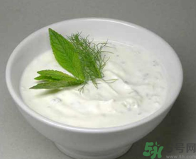 吃完柿子后能喝酸奶嗎？吃完柿子后多久可以喝酸奶？