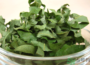 柿子葉泡水喝的功效 柿子葉泡水喝的副作用 柿子葉泡水喝的功效 柿子葉泡水喝的副作用