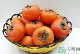 吃完柿子可以喝牛奶嗎？吃完柿子多久可以喝牛奶？