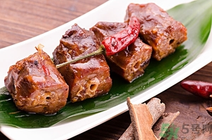 吃辣鴨脖太辣怎么辦？鴨脖子太辣怎么辦？