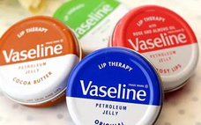 厚涂凡士林可以去黑頭嗎 凡士林擦臉會(huì)堵塞毛孔嗎