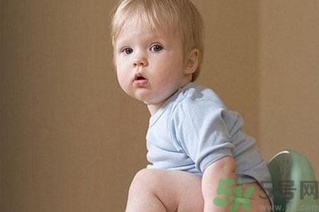 小孩尿黃是怎么回事？小孩尿黃怎么辦？