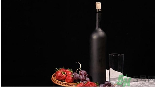 葡萄酒可以用塑料瓶裝嗎？自釀葡萄酒用什么裝比較好？