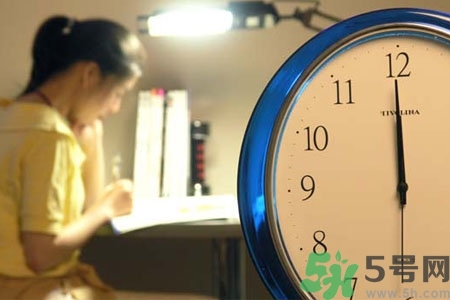 熬夜對(duì)青少年有什么影響？熬夜對(duì)青少年的危害是什么？