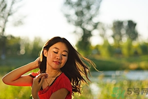 掉頭發(fā)用什么洗發(fā)水最好？掉頭發(fā)用什么洗發(fā)水好？