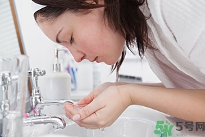 女生皮膚差怎么改善？皮膚差的女生每天應(yīng)該怎樣做