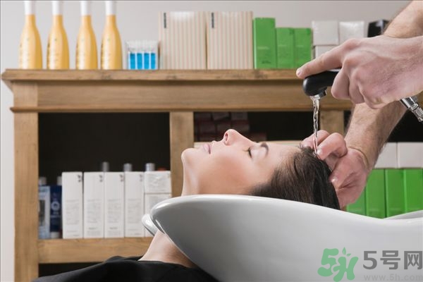 掉頭發(fā)用白醋洗頭好嗎？掉頭發(fā)用醋洗好嗎？