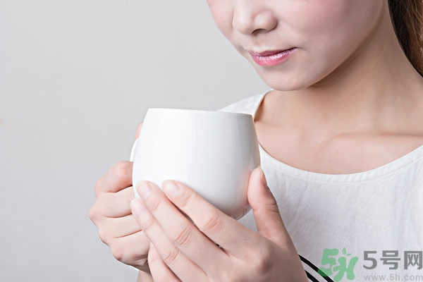 皮膚太干燥怎么辦？皮膚太干燥補(bǔ)水最好的方法如下