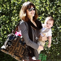 媽媽包哪個(gè)牌子好？媽媽包里面裝什么必備